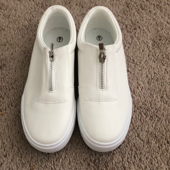 White shoes - women - Picture 1 of 3